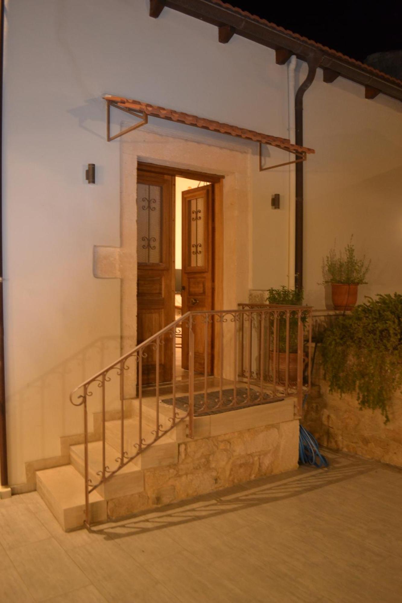 Eco Cottage Vedere With Pool Vederoi 外观 照片